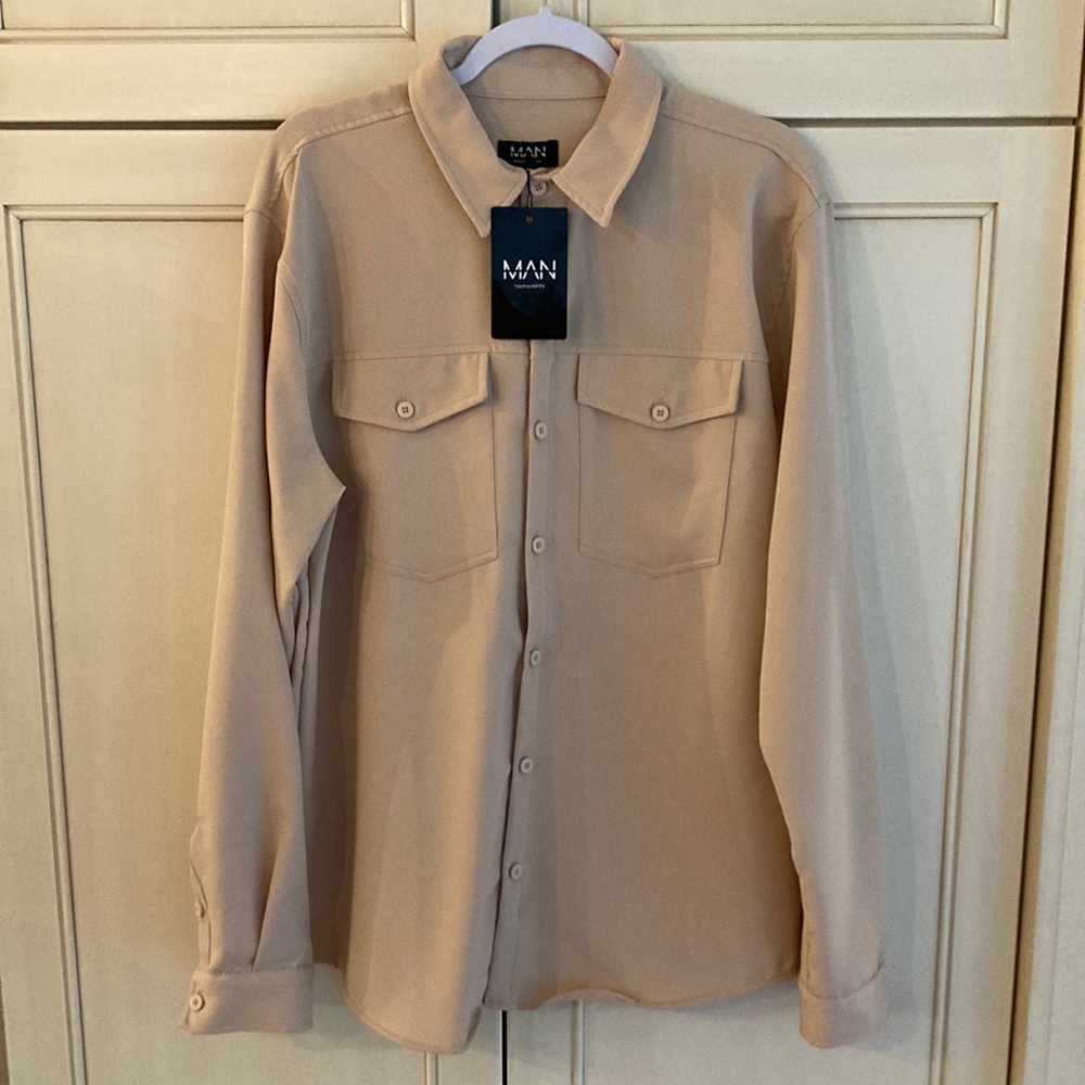 NWT boohoo MAN Smart Utility Stretch Overshirt, size M color is Ecru
